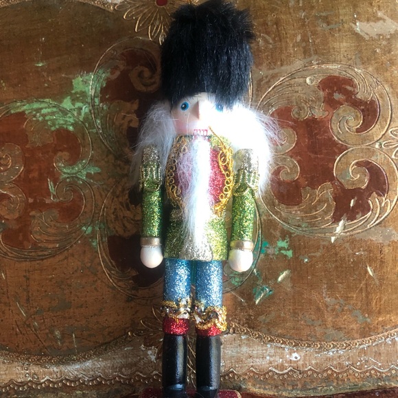 🎄- 🎅🏻💚🎄Elegant Christmas Nutcracker Wood Ornament Decor - NWOT - Picture 2 of 3